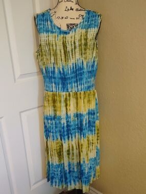 C W Classic Blue and Green Tie-Dye Sleeveless Midi Dress